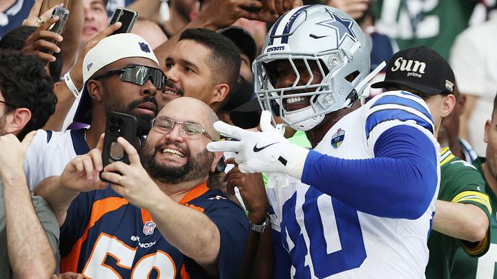 Football - NFL - Baltimore Ravens v Dallas Cowboys - Estadio Maracana, Rio de Janeiro, Brazil - September 27, 2026 Dallas Cowboys' Von Miller poses for a photo with fans before the match REUTERS/Sergio Moraes