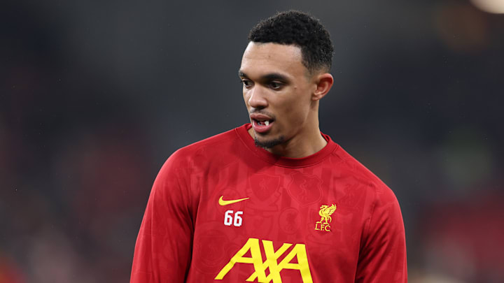 Alexander-Arnold não deixará o Liverpool até junho