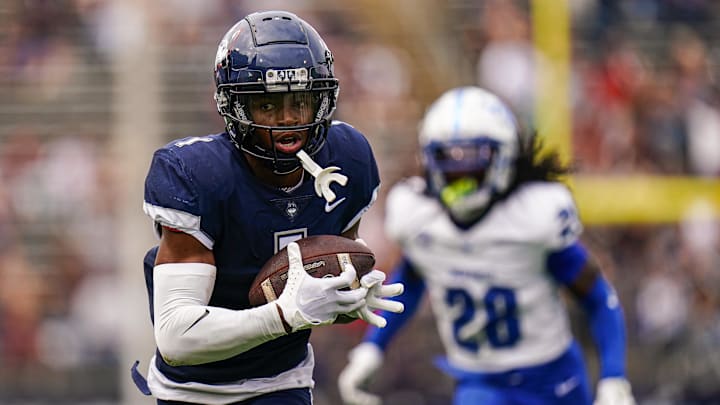 Connecticut Huskies wide receiver Skyler Bell (1) makes the touchdown catch against the Buffalo Bulls in the second quarter at Rentschler Field.