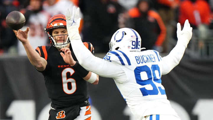 Dec. 10, 2023; Cincinnati, Ohio, USA; Cincinnati Bengals quarterback Jake Browning (6) throws under