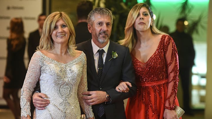 Celia Cuccittini, la mamá de Lionel Messi, junto a su esposo Jorge y su hija 