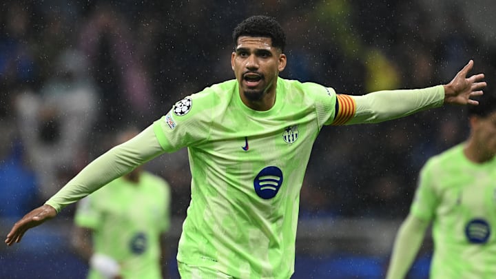 Ronald Araujo a connu une entrée délicate face à l'Inter mardi soir.