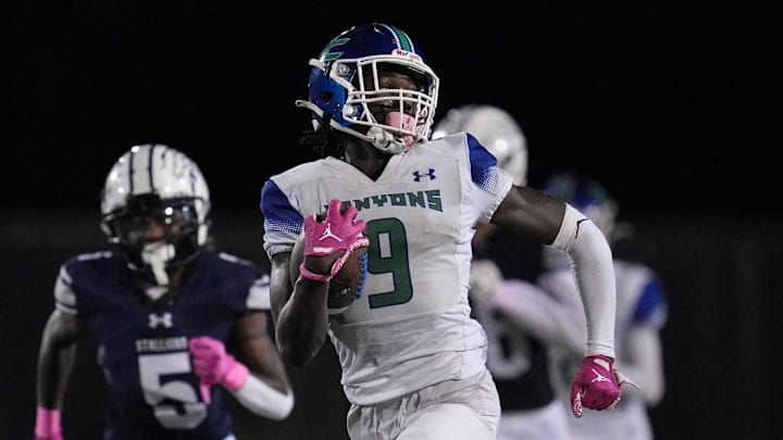 Waden Charles (9) of Somerset Academy-Canyons breaks free for a 79-yard touchdown in the second half