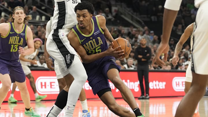 Mar 15, 2025; San Antonio, Texas, USA; New Orleans Pelicans forward Trey Murphy III (25) drives to the basket during the first half against the San Antonio Spurs at Frost Bank Center. Mandatory Credit: Scott Wachter-Imagn Images Mar 15, 2025; San Antonio, Texas, USA; New Orleans Pelicans forward Trey Murphy III (25) drives to the basket during the first half against the San Antonio Spurs at Frost Bank Center. Mandatory Credit: Scott Wachter-Imagn Images