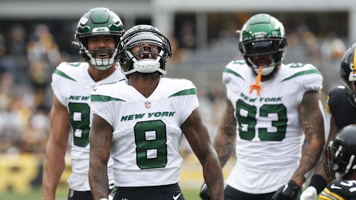 Oct 2, 2022; Pittsburgh, Pennsylvania, USA; New York Jets wide receiver Elijah Moore (8) reacts after a catch against the Pittsburgh Steelers during the first quarter at Acrisure Stadium. Oct 2, 2022; Pittsburgh, Pennsylvania, USA; New York Jets wide receiver Elijah Moore (8) reacts after a catch against the Pittsburgh Steelers during the first quarter at Acrisure Stadium.