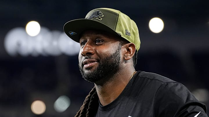 Detroit Lions defensive coordinator Kelvin Sheppard watches warmup ahead of the Minnesota Vikings game at Ford Field in Detroit on Sunday, November 2, 2025.