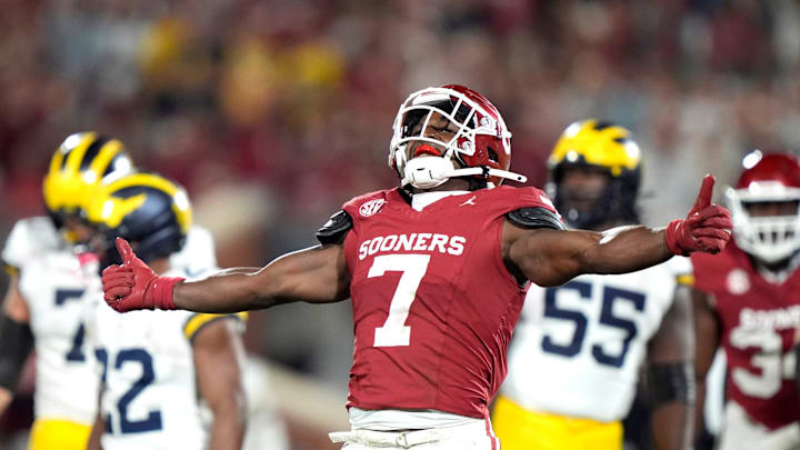 Oklahoma Linebacker Sammy Omosigho (7) Oklahoma Linebacker Sammy Omosigho (7)