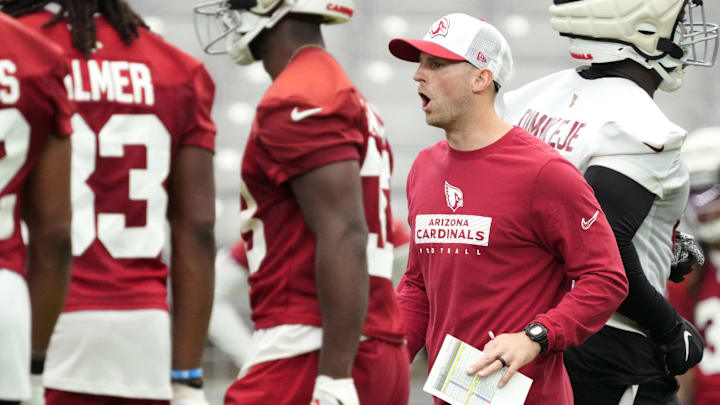 Arizona Cardinals linebackers coach Sam Siefkes talks to his players during training camp in Glendale, Arizona on July 25, 2024.