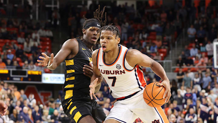 Auburn Tigers guard Keyshawn Hall scored 25 points against Merrimack.