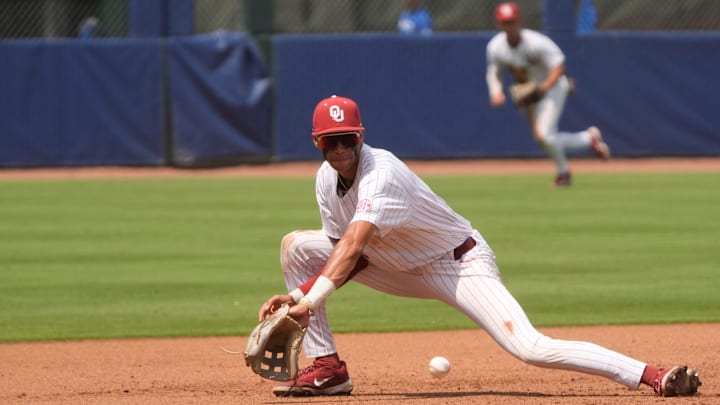 May 20, 2025; Hoover, AL, USA; Oklahoma third baseman Dawson Willis (5) fields and throws to second to start a double play during the game with Kentucky in the first round of the SEC Baseball Tournament at the Hoover Met. May 20, 2025; Hoover, AL, USA; Oklahoma third baseman Dawson Willis (5) fields and throws to second to start a double play during the game with Kentucky in the first round of the SEC Baseball Tournament at the Hoover Met.