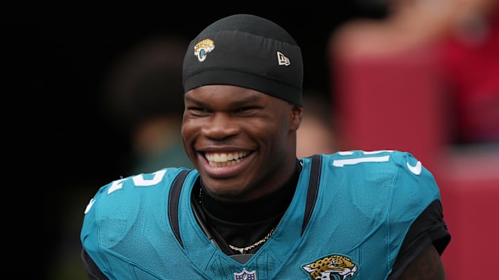Travis Hunter gets ready to play against the San Francisco 49ers.