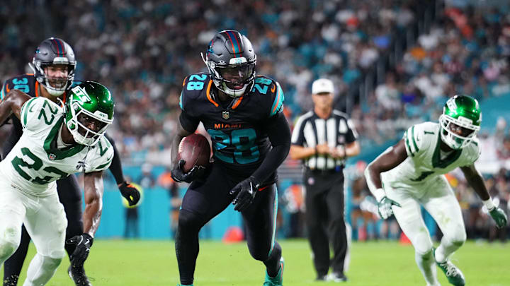 Sep 29, 2025; Miami Gardens, Florida, USA; Miami Dolphins running back De'von Achane (28) rushes the ball for a touchdown against the New York Jets during the second half at Hard Rock Stadium. Mandatory Credit: Rich Storry-Imagn Images