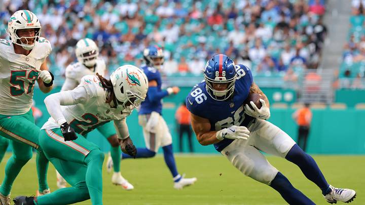 Aug 22, 2026; Miami Gardens, Florida, USA; New York Giants tight end Thomas Fidone II (86) runs with the football against Miami Dolphins cornerback Alex Austin (26) during the second half at Hard Rock Stadium. Mandatory Credit: Sam Navarro-Imagn Imagesac Aug 22, 2026; Miami Gardens, Florida, USA; New York Giants tight end Thomas Fidone II (86) runs with the football against Miami Dolphins cornerback Alex Austin (26) during the second half at Hard Rock Stadium. Mandatory Credit: Sam Navarro-Imagn Imagesac