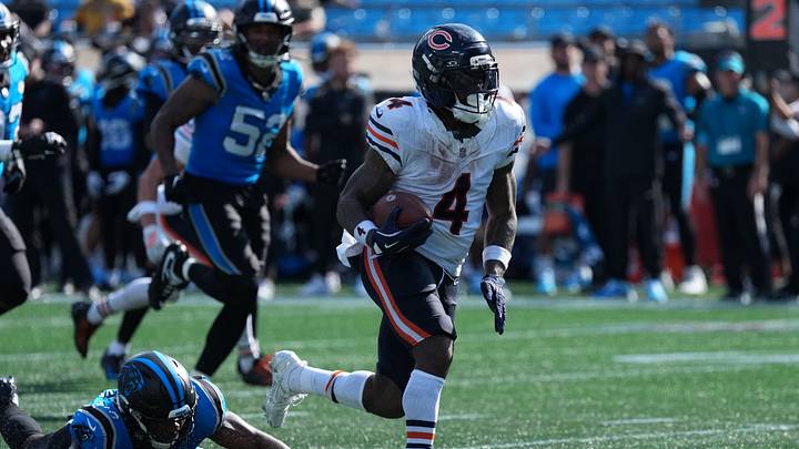 Sep 13, 2026; Charlotte, North Carolina, USA; Chicago Bears running back D'Andre Swift (4) runs with the ball in the second half against the Carolina Panthersat Bank of America Stadium. Mandatory Credit: Jim Dedmon-Imagn Images Sep 13, 2026; Charlotte, North Carolina, USA; Chicago Bears running back D'Andre Swift (4) runs with the ball in the second half against the Carolina Panthersat Bank of America Stadium. Mandatory Credit: Jim Dedmon-Imagn Images