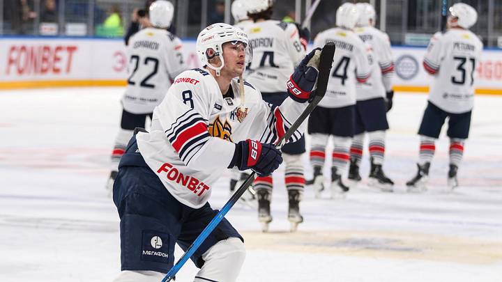SAINT PETERSBURG, RUSSIA - 2026/01/03: Roman Kantserov (8) of Metallurg Hockey Club seen in action during the Hockey match, Kontinental Hockey League 2025/2026 between Shanghai Dragons China and Metallurg Magnitogorsk at the SKA Arena. (Final score; Shanghai Dragons 3:7 Metallurg Magnitogorsk). (Photo by Maksim Konstantinov/SOPA Images/LightRocket via Getty Images) SAINT PETERSBURG, RUSSIA - 2026/01/03: Roman Kantserov (8) of Metallurg Hockey Club seen in action during the Hockey match, Kontinental Hockey League 2025/2026 between Shanghai Dragons China and Metallurg Magnitogorsk at the SKA Arena. (Final score; Shanghai Dragons 3:7 Metallurg Magnitogorsk). (Photo by Maksim Konstantinov/SOPA Images/LightRocket via Getty Images)
