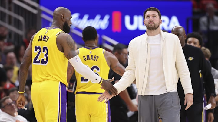  Luka Doncic shakes hands with LeBron James 