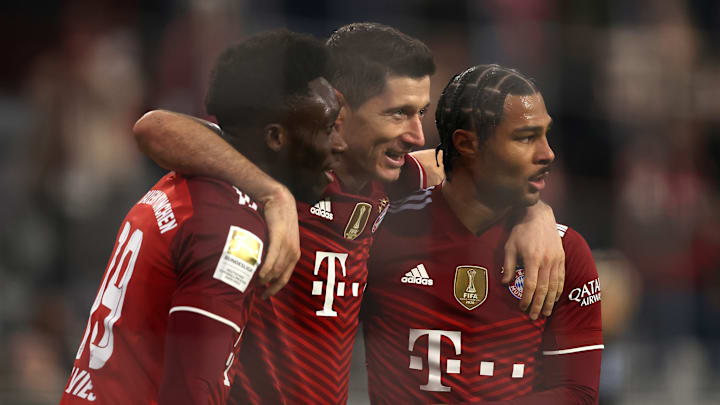 Der FC Bayern bleibt mit dem Sieg gegen Freiburg an der Tabellenspitze Der FC Bayern bleibt mit dem Sieg gegen Freiburg an der Tabellenspitze