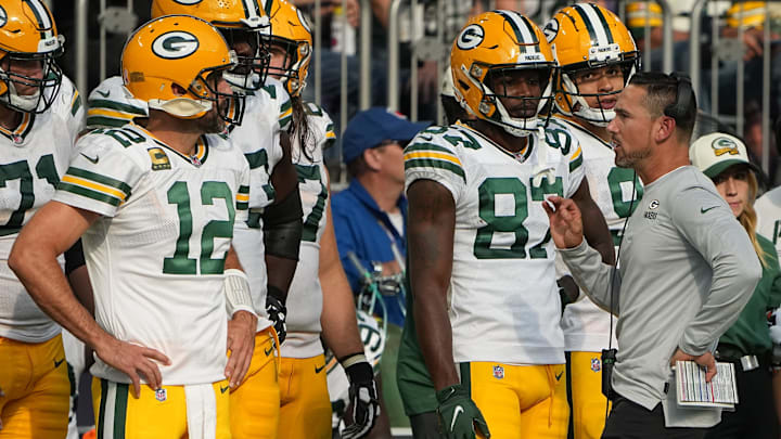 Green Bay Packers head coach Matt LaFleuer, right, talks with quarterback Aaron Rodgers (12)