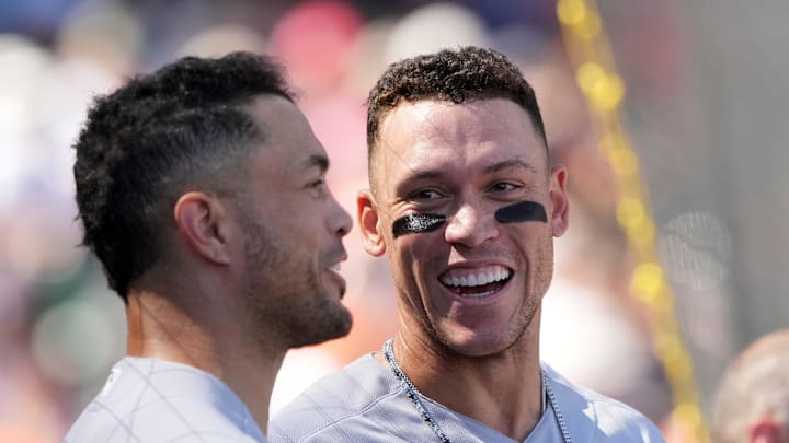 Mar 27, 2026; San Francisco, California, USA; New York Yankees right fielder Aaron Judge (right) talks with designated hitter Giancarlo Stanton (left) during the sixth inning at Oracle Park. Mandatory Credit: Darren Yamashita-Imagn Images