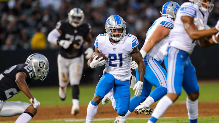 Aug 10, 2018; Oakland, CA, USA; Detroit Lions running back Ameer Abdullah (21) runs with the ball during the first quarter against the Oakland Raiders at Oakland Coliseum. Mandatory Credit: Sergio Estrada-Imagn Images