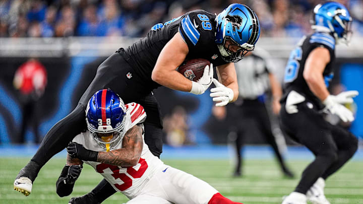 Detroit Lions tight end Brock Wright (89) makes a catch against New York Giants cornerback Korie Black (38) during the first half at Ford Field in Detroit on Sunday, Nov. 23, 2025. Detroit Lions tight end Brock Wright (89) makes a catch against New York Giants cornerback Korie Black (38) during the first half at Ford Field in Detroit on Sunday, Nov. 23, 2025.