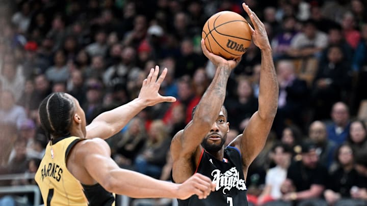 Los Angeles Clippers forward Kawhi Leonard (2) shoots the ball past against Toronto Raptors forward Scottie Barnes (4) in the second half at Scotiabank Arena. Mandatory Credit: Dan Hamilton-Imagn Images