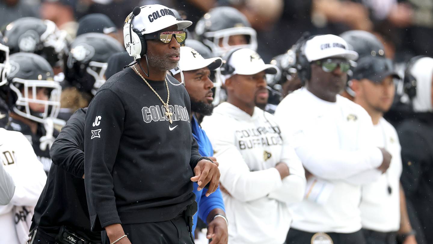 Sanders Hosts Scrimmage to Boost Players' Transfer Prospects