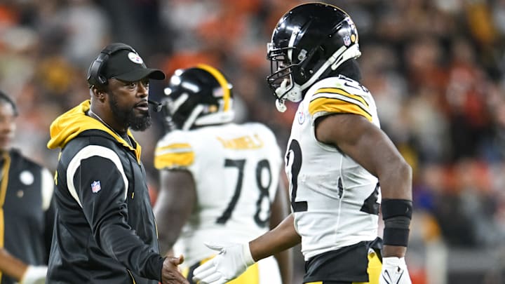 Pittsburgh Steelers v Cleveland Browns