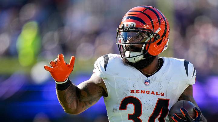 Cincinnati Bengals running back Samaje Perine (34) makes a deep run in the fourth quarter of the NFL Week 7 game between the Baltimore Ravens and the Cincinnati Bengals at M&T Bank Stadium in Baltimore on Sunday, Oct. 25, 2026. The Bengals scored 35 points in the second half to win 35-13 on the road.