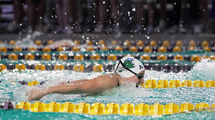 Tulane Swimming Competes at LSU