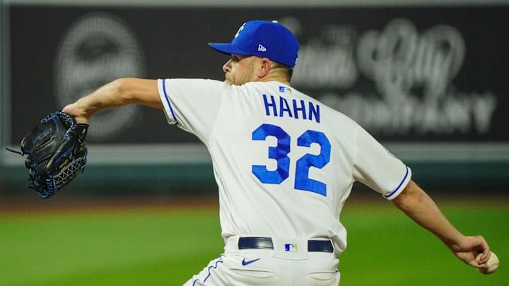 Kansas City Royals relief pitcher Jesse Hahn (32) pitches against the Detroit Tigers at Kauffman Stadium in 2020.
