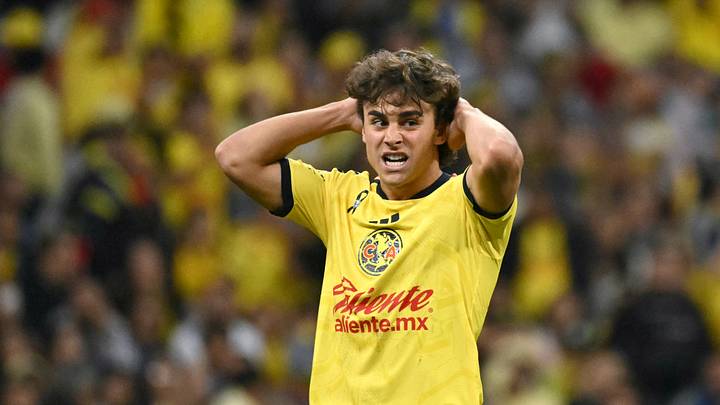 Carlos Álvarez desató la polémica por taparse la boca Carlos Álvarez desató la polémica por taparse la boca