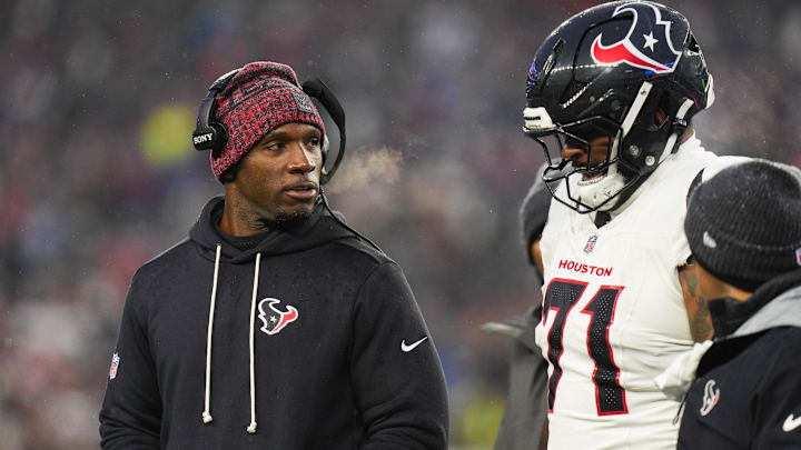 Jan 18, 2026; Foxborough, MA, USA; Houston Texans head coach DeMeco Ryans speaks with tackle Tytus Howard (71) in the second quarter against the New England Patriots in an AFC Divisional Round game at Gillette Stadium. Mandatory Credit: David Butler II-Imagn Images