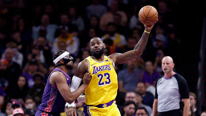 LeBron James terminó con 32 puntos 