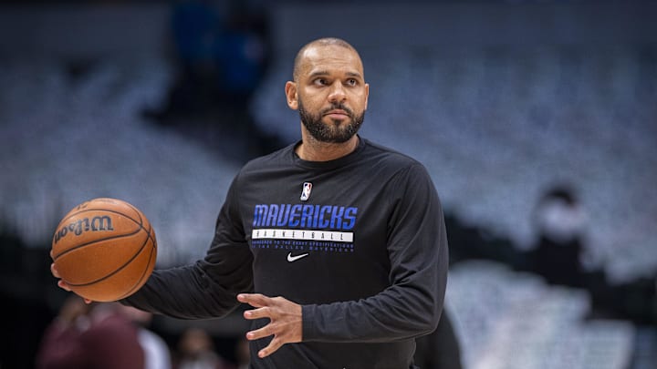 Nov 6, 2021; Dallas, Texas, USA; Dallas Mavericks assistant coach Jared Dudley works with the Mavericks before the game against the Boston Celtics at the American Airlines Center. Mandatory Credit: Jerome Miron-Imagn Images Nov 6, 2021; Dallas, Texas, USA; Dallas Mavericks assistant coach Jared Dudley works with the Mavericks before the game against the Boston Celtics at the American Airlines Center. Mandatory Credit: Jerome Miron-Imagn Images