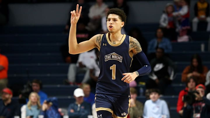 A top recruiting analyst predicts that Syracuse basketball will land a pledge from four-star transfer target Dakota Leffew.