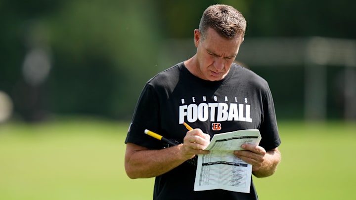 Cincinnati Bengals defensive coordinator Lou Anarumo writes notes during a joint practice with the