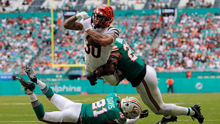 Dec 21, 2025; Miami Gardens, Florida, USA; Cincinnati Bengals running back Chase Brown (30) scores a touchdown during the third quarter against the Cincinnati Bengals at Hard Rock Stadium. Mandatory Credit: Sam Navarro-Imagn Images Dec 21, 2025; Miami Gardens, Florida, USA; Cincinnati Bengals running back Chase Brown (30) scores a touchdown during the third quarter against the Cincinnati Bengals at Hard Rock Stadium. Mandatory Credit: Sam Navarro-Imagn Images