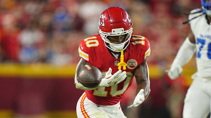 Oct 12, 2025; Kansas City, Missouri, USA; Kansas City Chiefs running back Isiah Pacheco (10) attempts to make a catch against the Detroit Lions during the second half at GEHA Field at Arrowhead Stadium. Mandatory Credit: Jay Biggerstaff-Imagn Images Oct 12, 2025; Kansas City, Missouri, USA; Kansas City Chiefs running back Isiah Pacheco (10) attempts to make a catch against the Detroit Lions during the second half at GEHA Field at Arrowhead Stadium. Mandatory Credit: Jay Biggerstaff-Imagn Images
