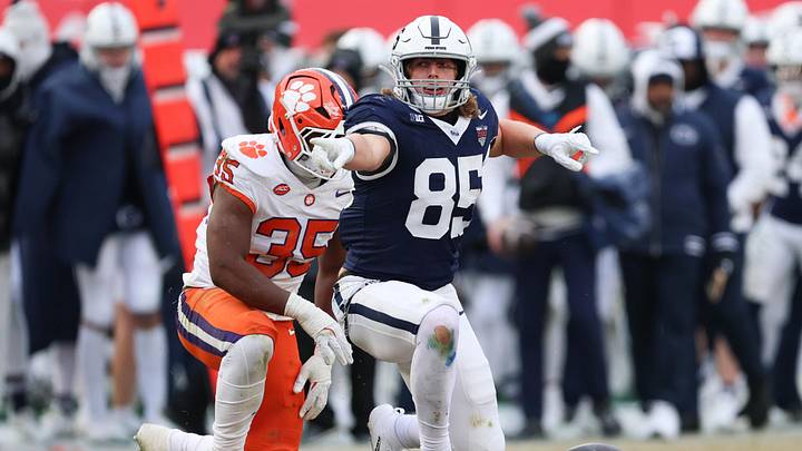 Dec 27, 2025; Bronx, NY, USA; Penn State Nittany Lions tight end Luke Reynolds (85) reacts after a first down catch in front of Clemson Tigers linebacker Jeremiah Alexander (35) during the second half of the 2025 Pinstripe Bowl at Yankee Stadium. Mandatory Credit: Vincent Carchietta-Imagn Images Dec 27, 2025; Bronx, NY, USA; Penn State Nittany Lions tight end Luke Reynolds (85) reacts after a first down catch in front of Clemson Tigers linebacker Jeremiah Alexander (35) during the second half of the 2025 Pinstripe Bowl at Yankee Stadium. Mandatory Credit: Vincent Carchietta-Imagn Images