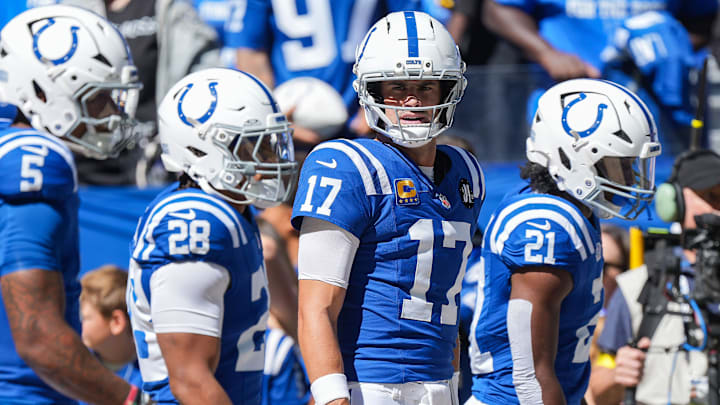 Indianapolis Colts quarterback Daniel Jones (17) warms-up Sunday, Sept. 7, 2025, ahead of the game at Lucas Oil Stadium in Indianapolis.
