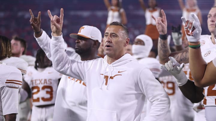 Nov 15, 2025; Athens, Georgia, USA; Texas Longhorns head coach Steve Sarkisian and team gesture after the game against the Georgia Bulldogs at Sanford Stadium. Mandatory Credit: Brett Davis-Imagn Images Nov 15, 2025; Athens, Georgia, USA; Texas Longhorns head coach Steve Sarkisian and team gesture after the game against the Georgia Bulldogs at Sanford Stadium. Mandatory Credit: Brett Davis-Imagn Images