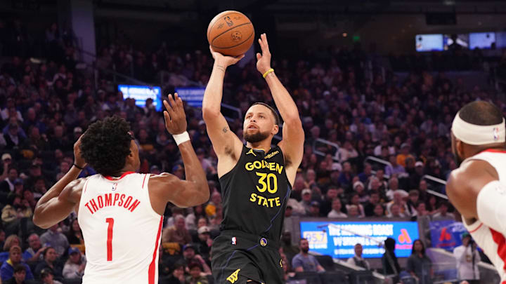 Nov 26, 2025; San Francisco, California, USA;  Golden State Warriors guard Stephen Curry (30) shoots while defended by Houston Rockets guard-forward Amen Thompson (1) in the second quarter at Chase Center. Mandatory Credit: David Gonzales-Imagn Images