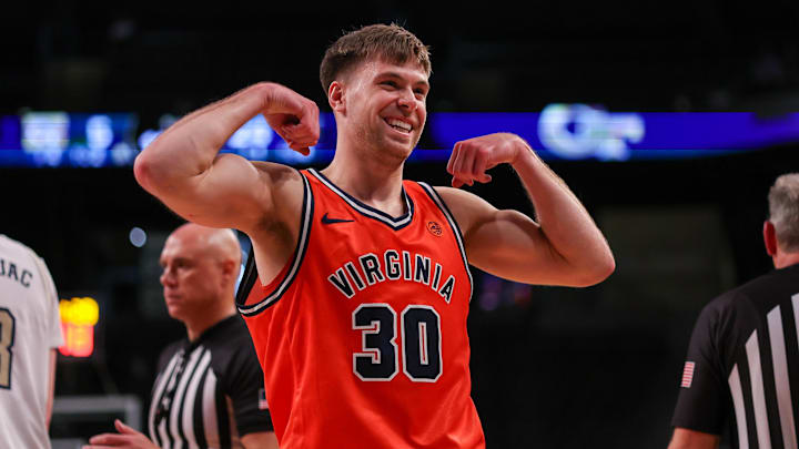 Virginia Cavaliers guard Dallin Hall 