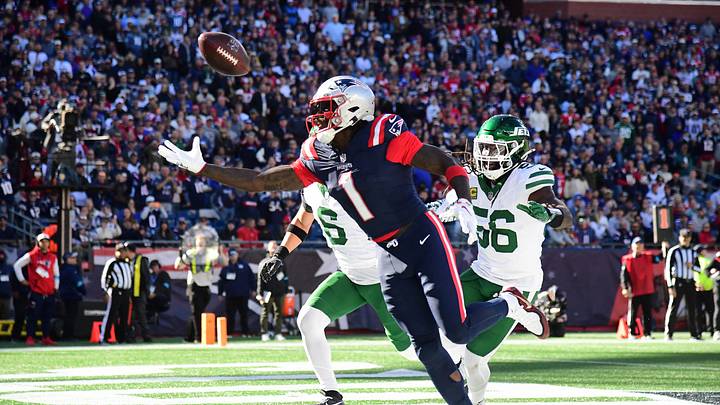 Oct 18, 2026; Foxborough, Massachusetts, USA; New England Patriots wide receiver A.J. Brown (1) is unable to make a catch in the end zone in the first half against the New York Jets at Gillette Stadium. Mandatory Credit: Bob DeChiara-Imagn Images Oct 18, 2026; Foxborough, Massachusetts, USA; New England Patriots wide receiver A.J. Brown (1) is unable to make a catch in the end zone in the first half against the New York Jets at Gillette Stadium. Mandatory Credit: Bob DeChiara-Imagn Images