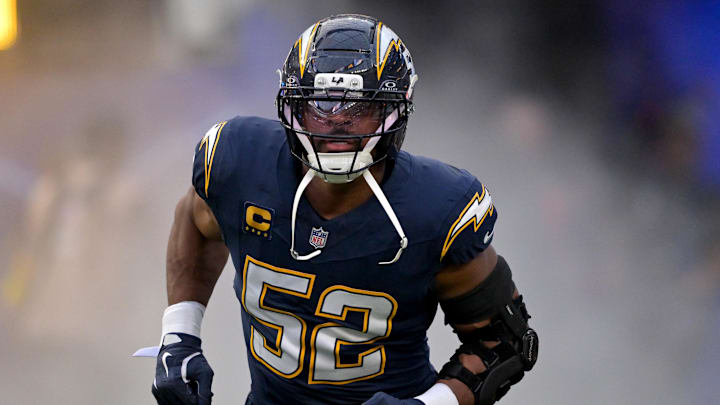 Oct 23, 2025; Inglewood, California, USA; Los Angeles Chargers outside linebacker Khalil MacK (52) is introduced for the game against the Minnesota Vikings at SoFi Stadium. Mandatory Credit: Jayne Kamin-Oncea-Imagn Images Oct 23, 2025; Inglewood, California, USA; Los Angeles Chargers outside linebacker Khalil MacK (52) is introduced for the game against the Minnesota Vikings at SoFi Stadium. Mandatory Credit: Jayne Kamin-Oncea-Imagn Images