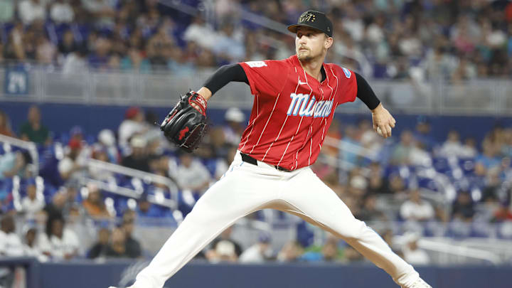 Miami Marlins starting pitcher Braxton Garrett (29) delivers a pitch in the second inning at loanDepot Park in 2024.