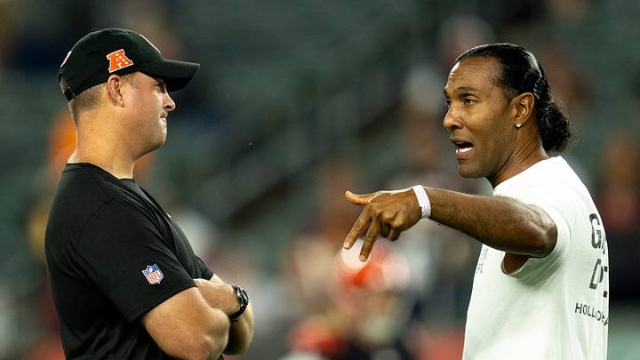 T.J. Houshmandzadeh, forner Bengal, speaks to Cincinnati Bengals head coach Zac Taylor. T.J. Houshmandzadeh, forner Bengal, speaks to Cincinnati Bengals head coach Zac Taylor.