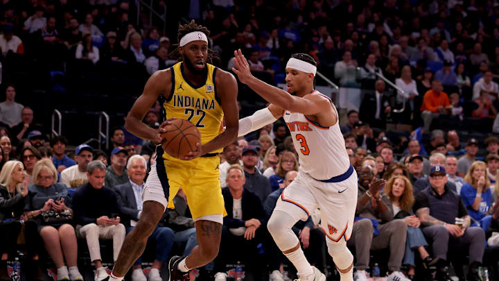 Oct 25, 2024; New York, New York, USA; Indiana Pacers forward Isaiah Jackson (22) controls the ball against New York Knicks guard Josh Hart (3) during the second quarter at Madison Square Garden. Mandatory Credit: Brad Penner-Imagn Images