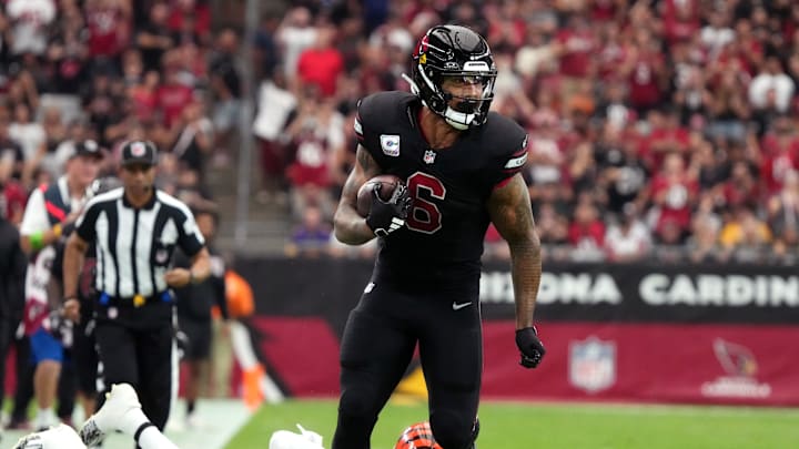 Arizona Cardinals running back James Conner (6) breaks past Cincinnati Bengals safety Nick Scott